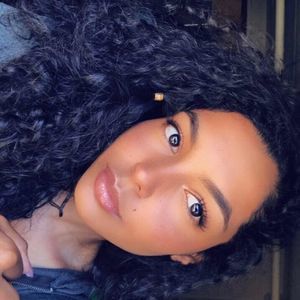 Meet your Posher, Yohanny